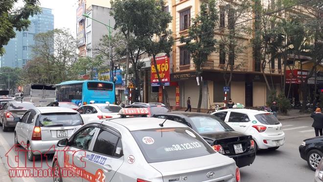 Các trục đường ra vành đai Hà Nội xuất hiện nhiều điểm ùn tắc ảnh 1